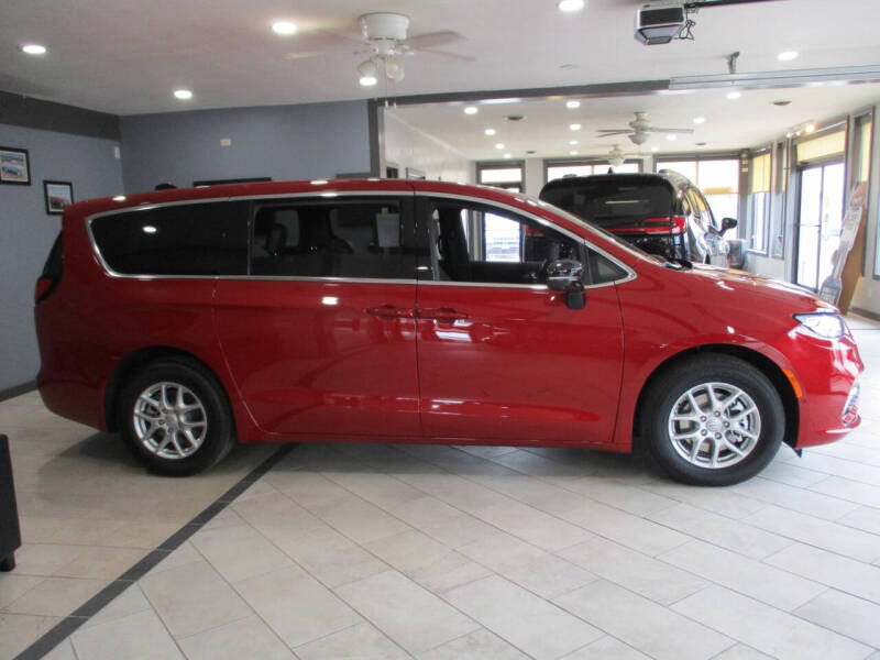 2025 Chrysler Pacifica Select