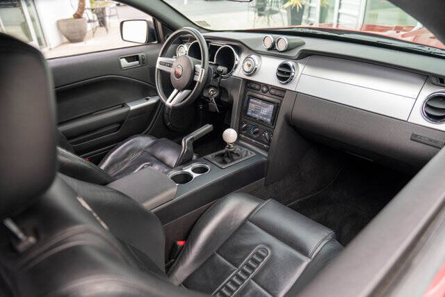 2006 Ford Mustang 10