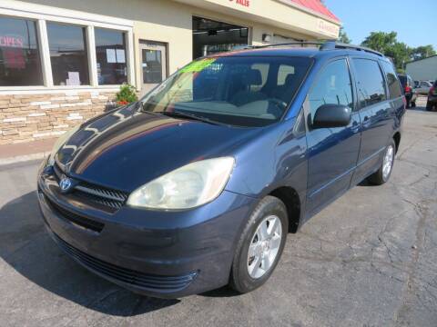 2005 Toyota Sienna for sale at Bells Auto Sales in Hammond IN