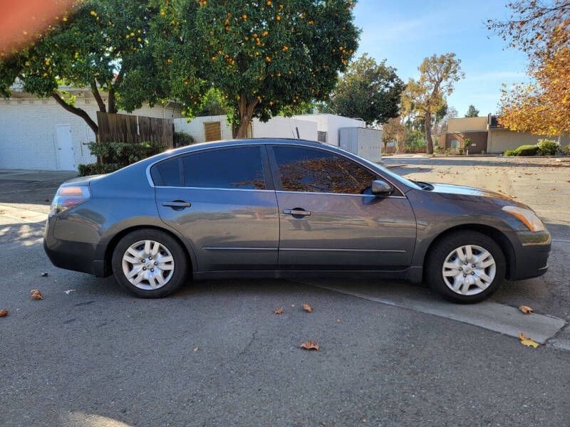 2011 Nissan Altima S photo 3