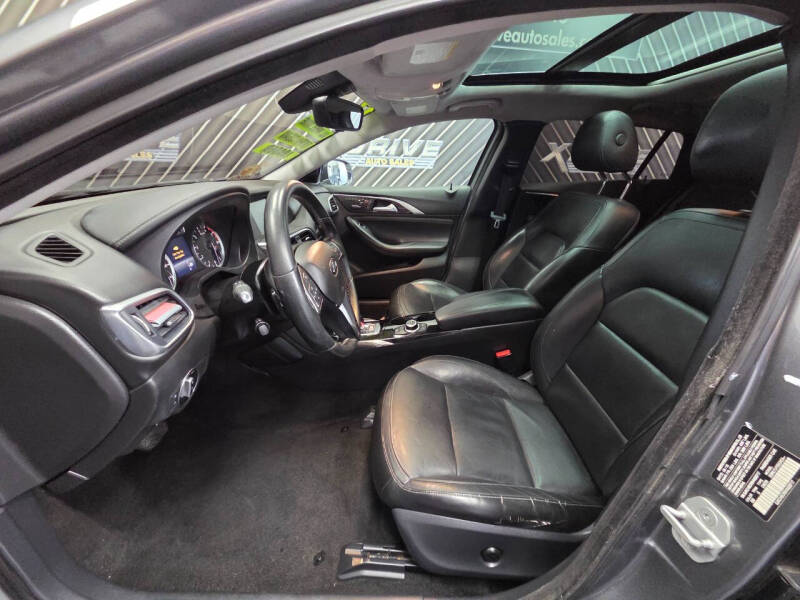 2017 Infiniti QX30 Premium
