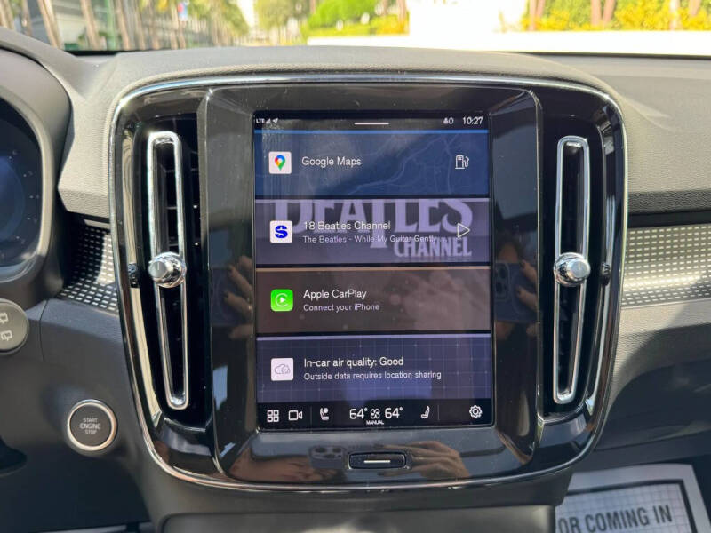 2025 Volvo XC40 B5 Plus Dark Theme