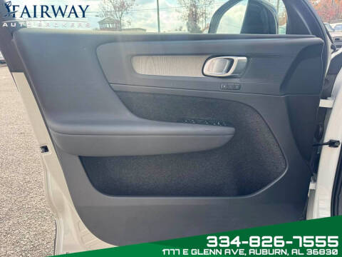 2024 Volvo XC40 B5 Plus Dark Theme