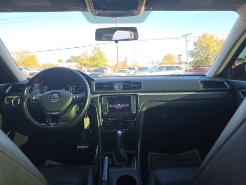 2017 Volkswagen Passat 1.8T R-Line