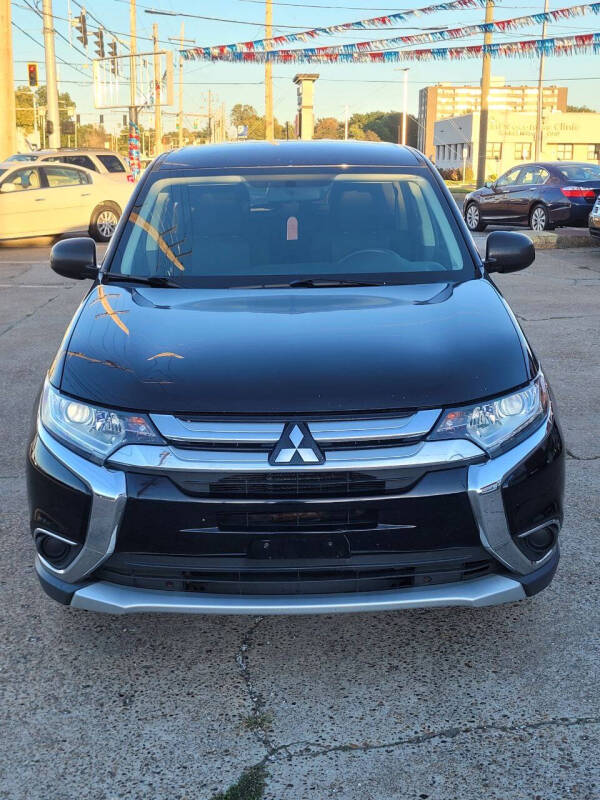 2016 Mitsubishi Outlander ES photo 3