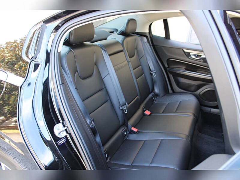 2022 Volvo S60 B5 Momentum