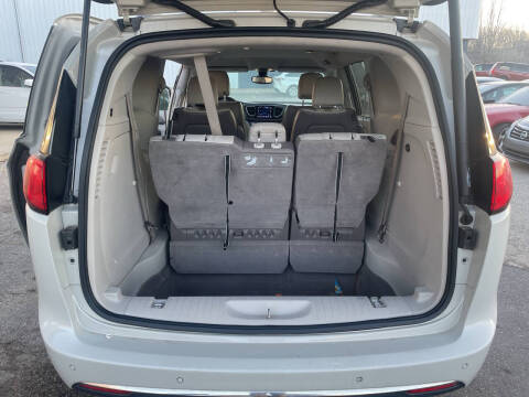 2017 Chrysler Pacifica Touring-L