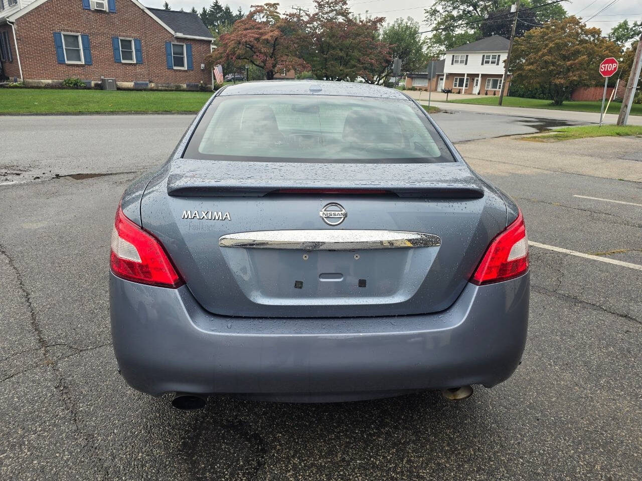 2010 Nissan Maxima for sale at QUEENSGATE AUTO SALES in York, PA