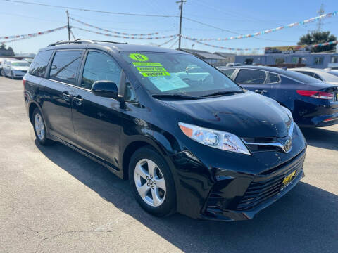 2018 Toyota Sienna LE 8-Passenger