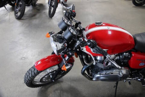 2011 Triumph THRUXTON 9