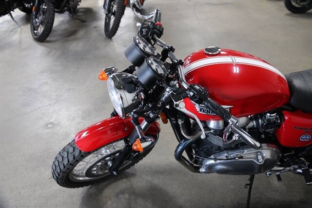2011 Triumph THRUXTON 9