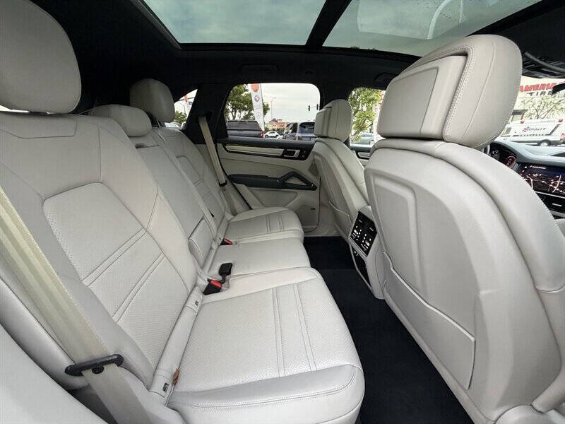 2023 Porsche Cayenne S Platinum Edition