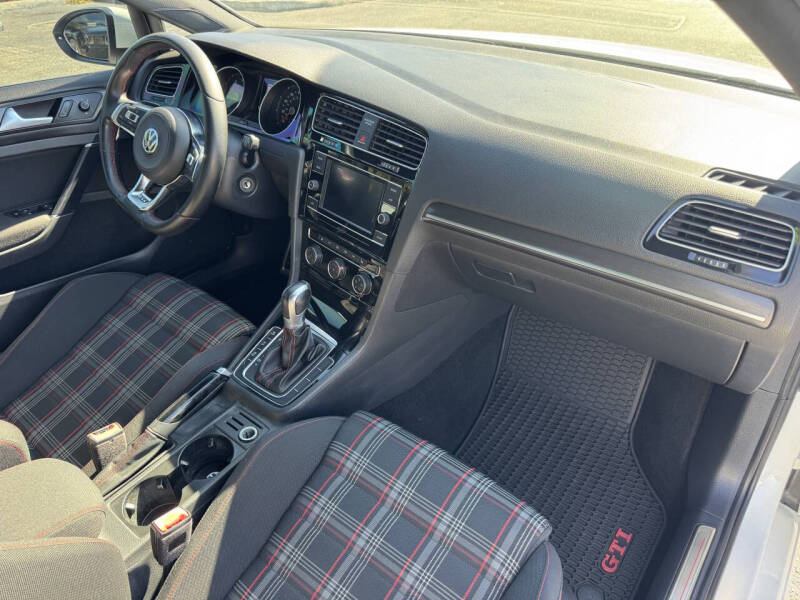 2018 Volkswagen Golf GTI S