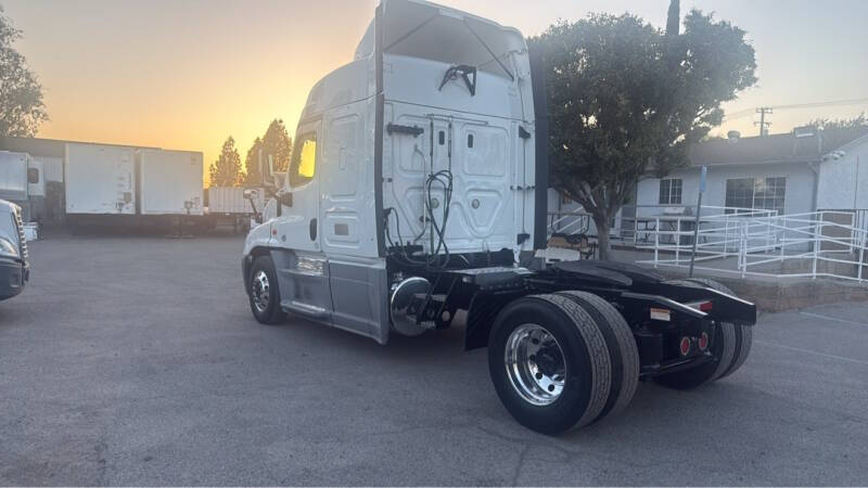 2020 Freightliner Cascadia