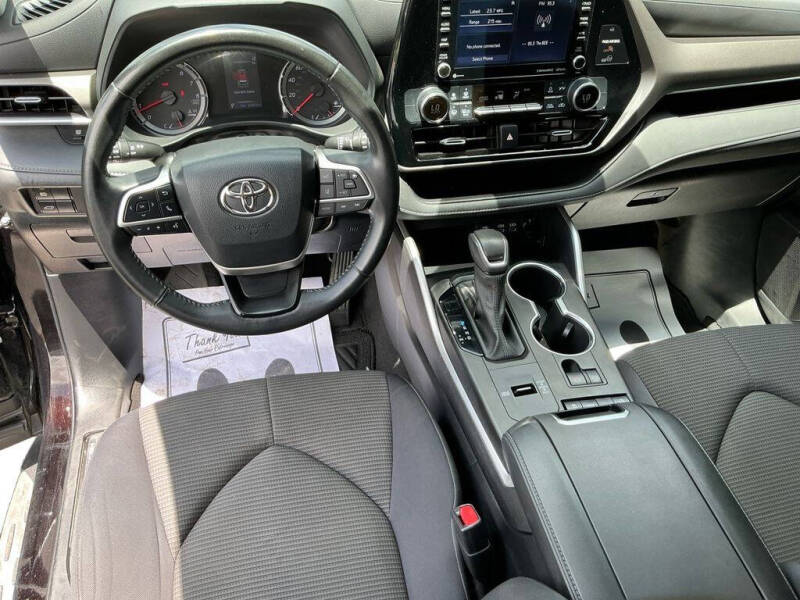 2022 Toyota Highlander LE