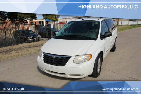 2005 Chrysler Town and Country for sale at Highland Autoplex, LLC in Dallas TX