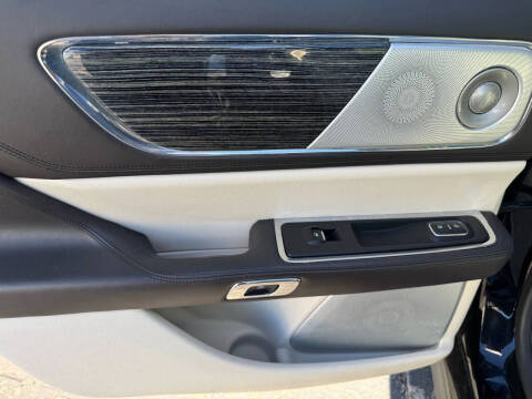 2017 Lincoln Continental Black Label