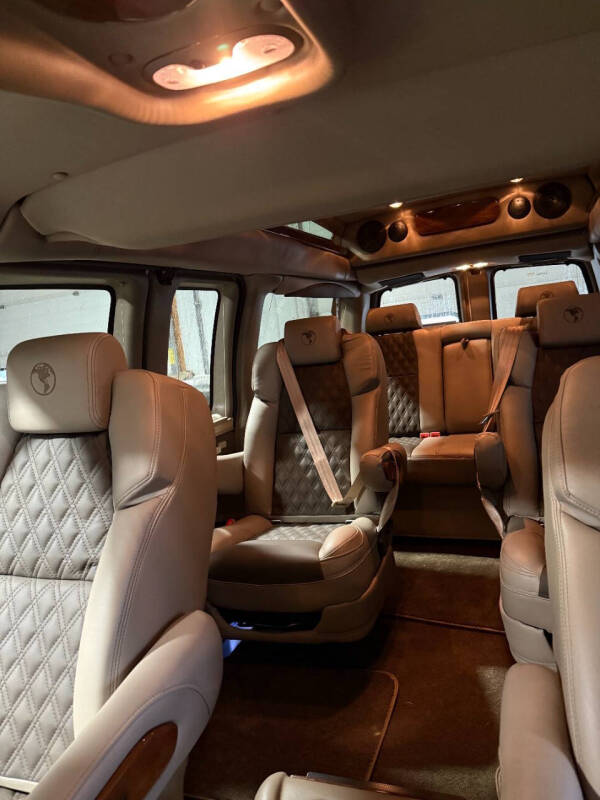 2023 GMC Savana 2500