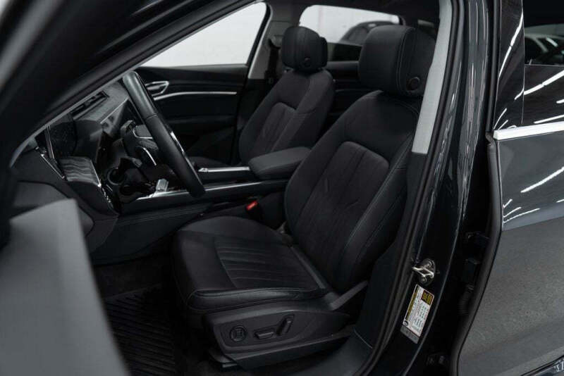 2021 Audi e-tron quattro Premium Plus