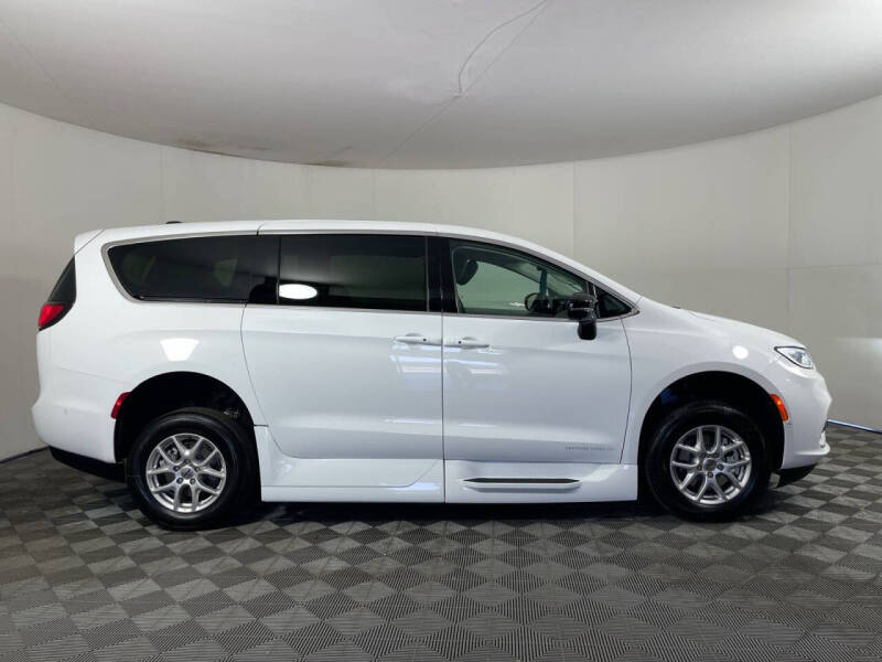 Used 2024 Chrysler Pacifica Touring L with VIN 2C4RC1BG8RR184444 for sale in Tucker, GA
