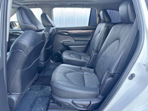 2022 Toyota Highlander Platinum
