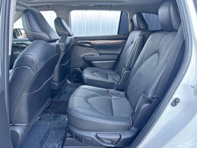 2022 Toyota Highlander Platinum