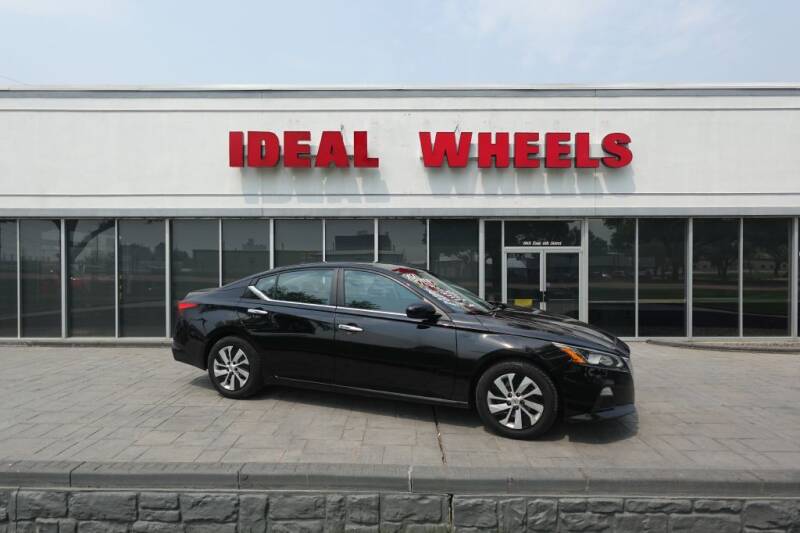 2020 Nissan Altima for sale at Ideal Wheels in Sioux City IA