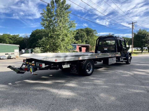 2021 Freightliner M2 106