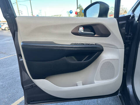 2020 Chrysler Voyager LXi