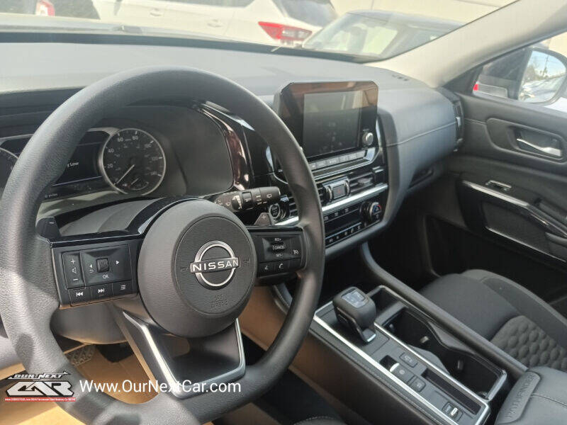 2022 Nissan Pathfinder S