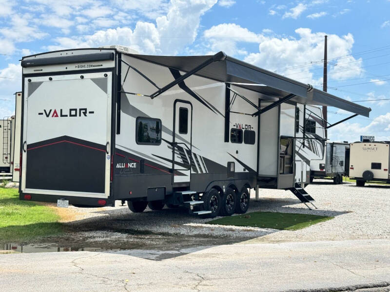 2021 Alliance RV Valor