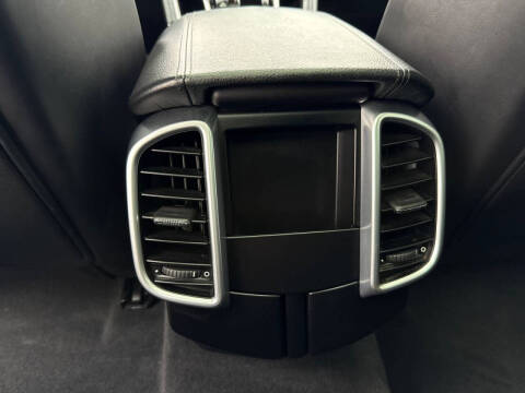 2018 Porsche Cayenne Platinum Edition