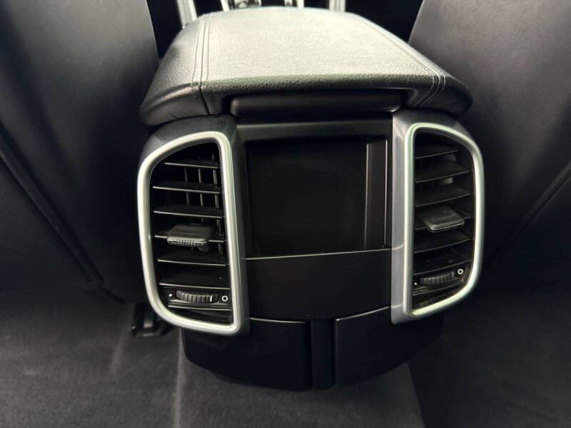 2018 Porsche Cayenne Platinum Edition