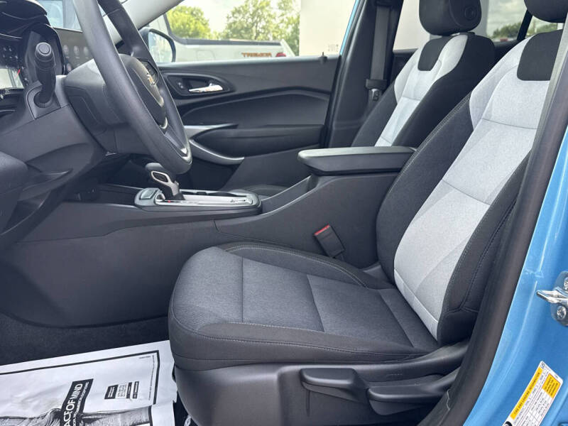 2025 Chevrolet Trax LS