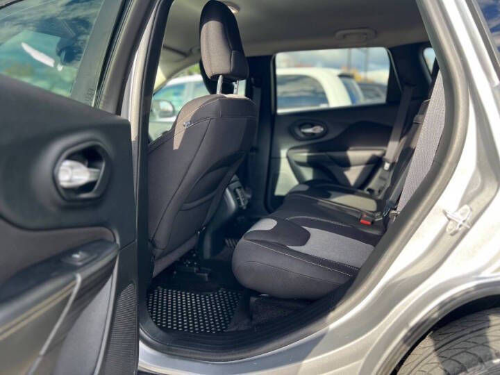 2016 Jeep Cherokee Sport