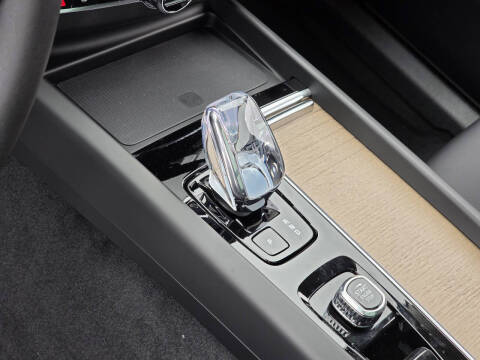 2026 Volvo XC60 T8 Core