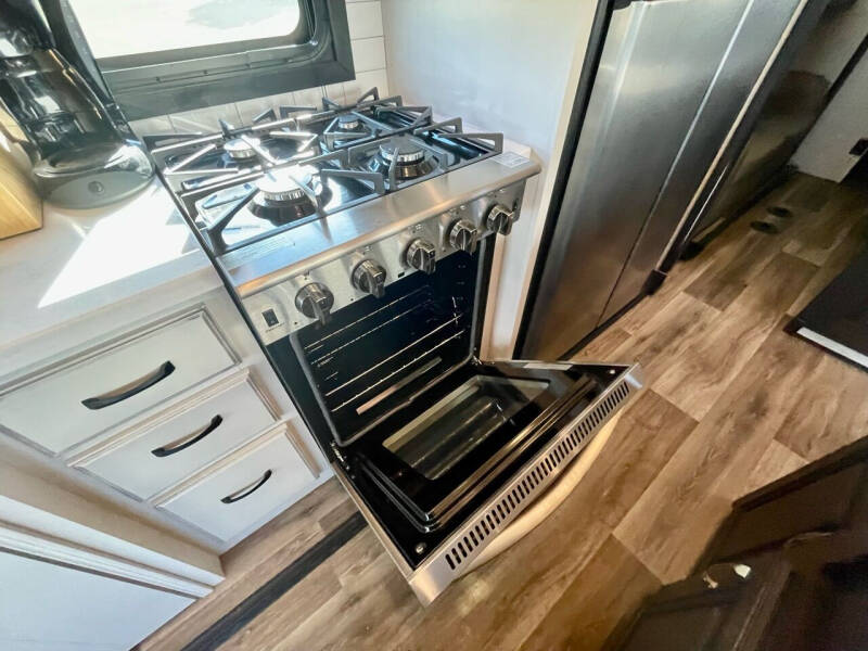 2022 Jayco North Point 377RLBH