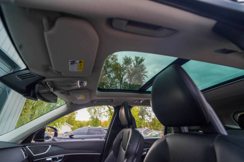 2020 Volvo XC90 T5 Momentum