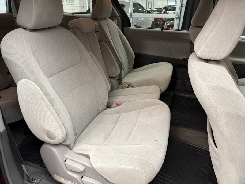 2017 Toyota Sienna LE 8-Passenger