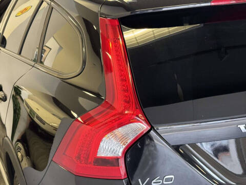 2018 Volvo V60 Cross Country T5 Premier