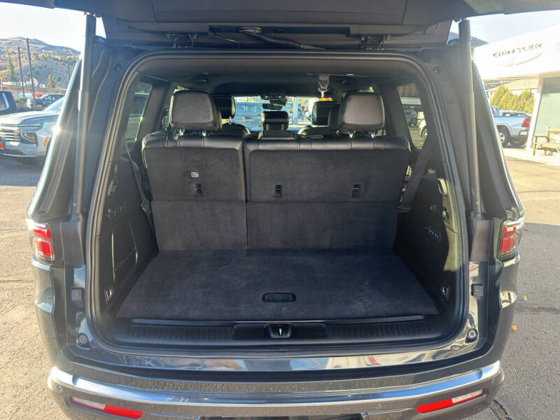 2022 Jeep Wagoneer Series III