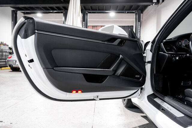 2020 Porsche 911 Carrera