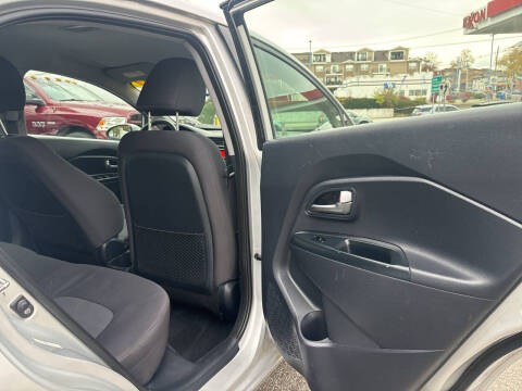 2014 Kia Rio 5-Door LX