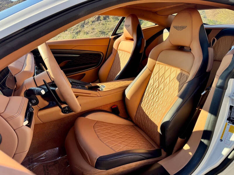 2025 Aston Martin DB12 V8