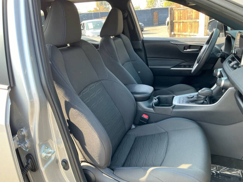 2023 Toyota RAV4 Hybrid SE