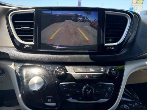 2022 Chrysler Pacifica Touring L