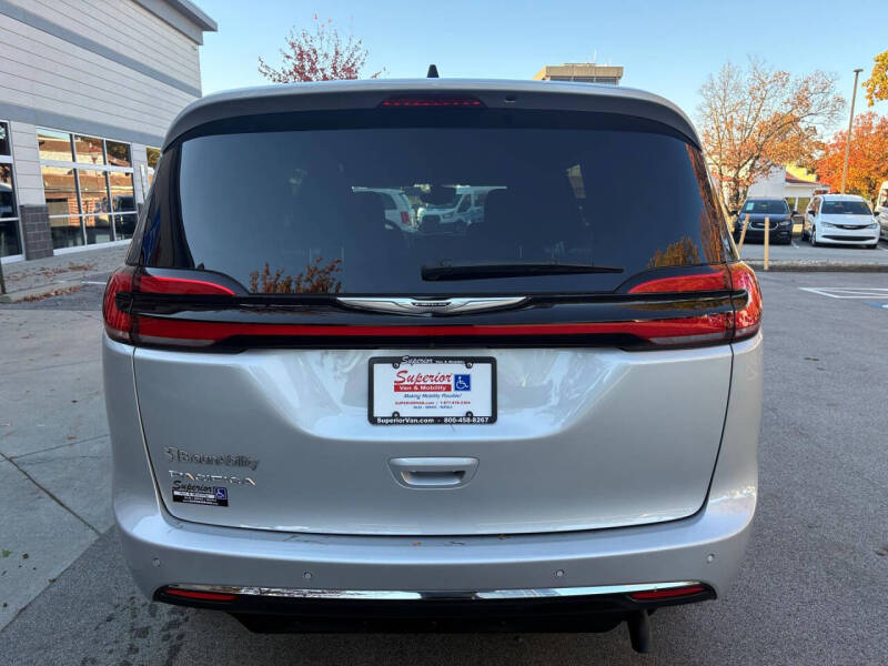 2024 Chrysler Pacifica Touring