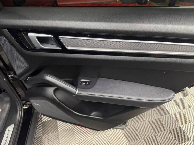 2022 Porsche Cayenne S Coupe Platinum Edition