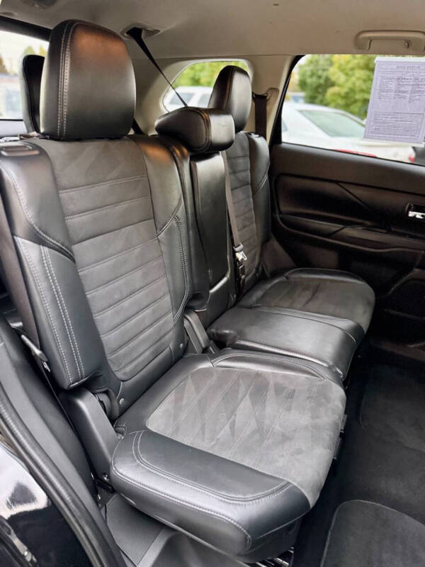 2020 Mitsubishi Outlander SE