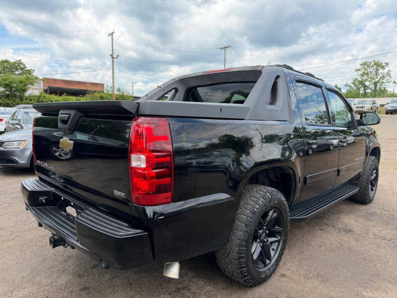 2011 Chevrolet Avalanche LT